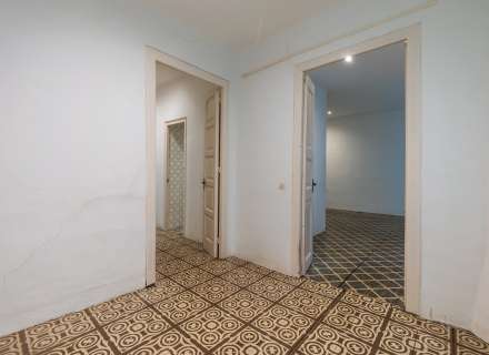 Building for sale in the pedestrian and commercial center of Figueres with high investment potential.16