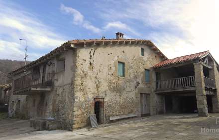 Magnifica finca ganadera y forestal en vidrà a 3,5 km del pueblo con un camino de acceso pavimentado. con una extensión de 108 hectáreas.