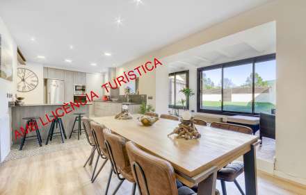 Casa en sant llorenç de la muga con  licencia turística.