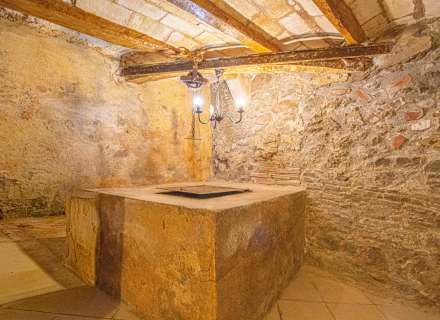 Busques una autèntica casa d’estil rústic en ple casc antic de Castelló d’Empúries?5