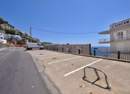 BAIXADA DE PREU! Impressionant apartament amb vistes panoràmiques al mar, reformat, aparcament inclòs. Una visita obligada!25