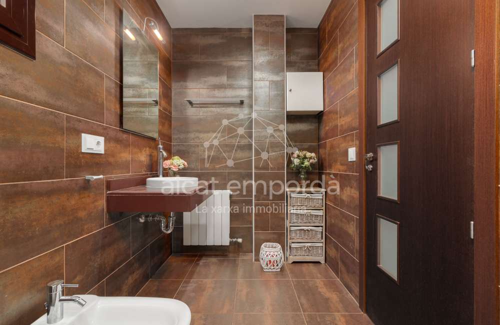 Magnífica casa moderna en Pau, ubicada en una zona tranquila y privada de la Costa Brava.39