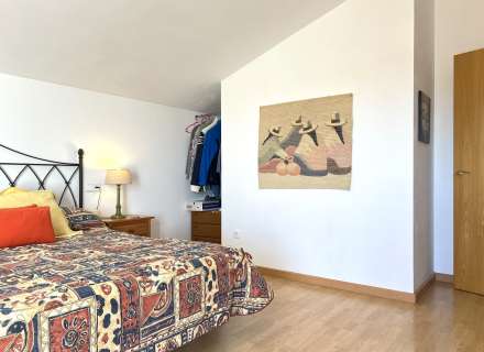 Àtic dúplex amb terrassa i pàrquing envoltat de natura.25