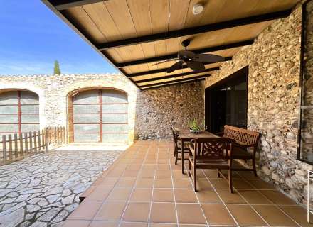 Maison moderne avec jardin et fort potentiel à Pontós.15
