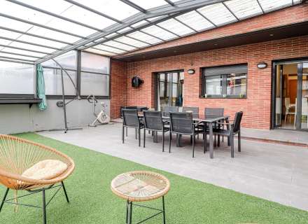 Amb llicencia Turística. Edifici Panna. Avda Salvador Dalí.8