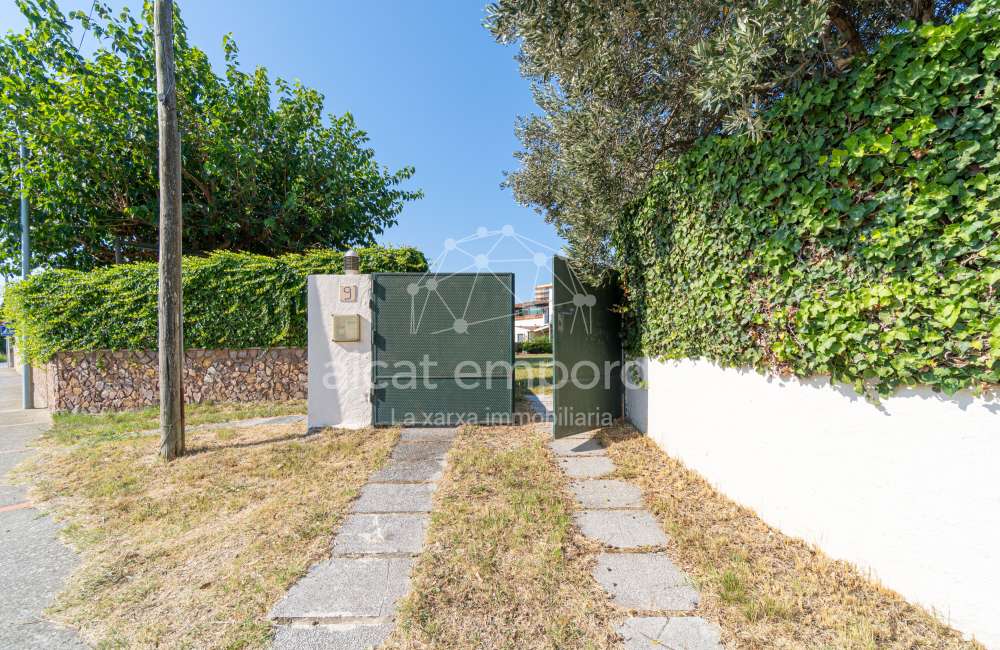 Maison/villa individuelle de style rustique, située à Bon Relax, à Sant Pere Pescador, à 1 km de la mer.16