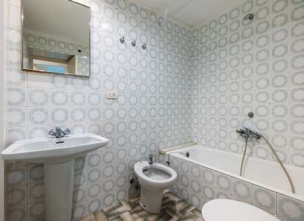 Building for sale in the pedestrian and commercial center of Figueres with high investment potential.30