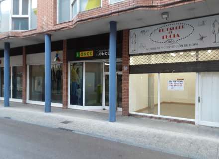 Local a peu de carrer a pocs metres de la plaça de la Palmera12