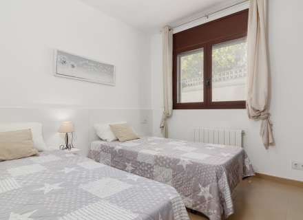 Magnifique maison moderne à Pau, située dans un quartier calme et privé de la Costa Brava.43