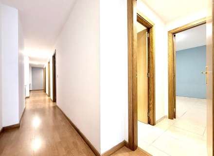 Piso en Venta en el Centro de Figueres: Comodidad y Estilo.12