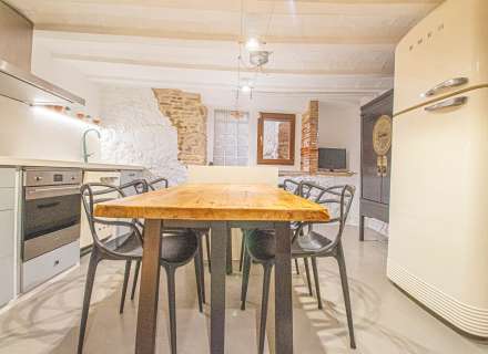 Busques una autèntica casa d’estil rústic en ple casc antic de Castelló d’Empúries?10