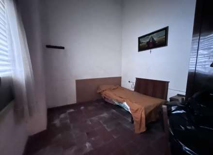 House with garden in the center of Figueres.11