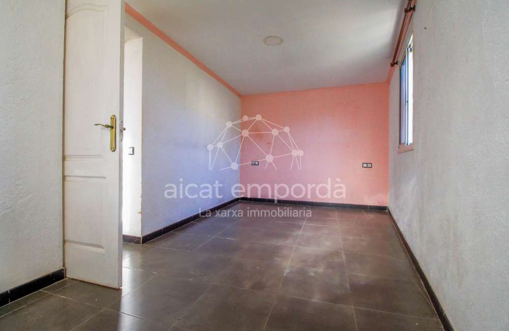 Casa cantonera amb gran terrassa i garatge a Cabanes5