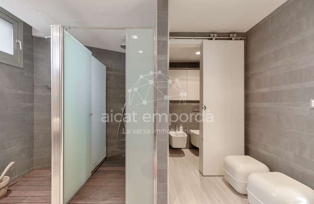 Casa de alto standing en La Jonquera: lujo entre montañas con piscina privada climatizada y vistas espectaculares49