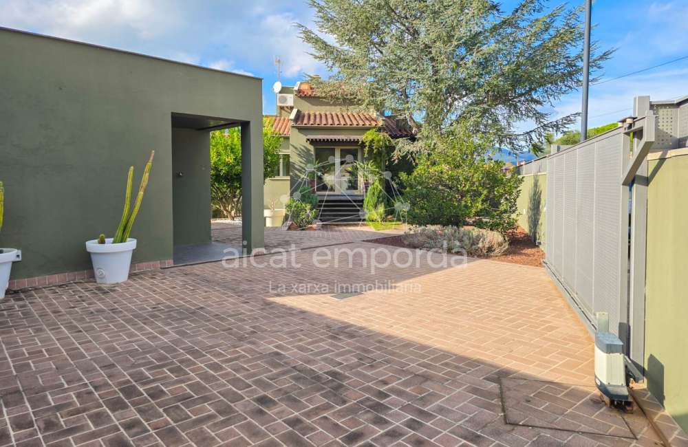 Casa de alto standing en La Jonquera: lujo entre montañas con piscina privada climatizada y vistas espectaculares79