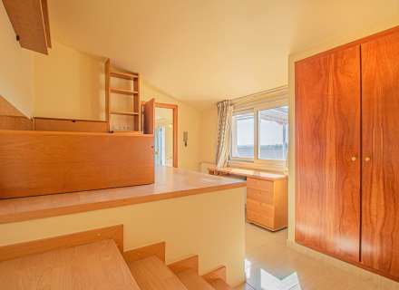 Dúplex situado en la zona de la Creu de la Mà13