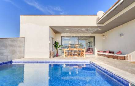 En santa llogaia, privacidad, luz natural, espacio al aire libre ... 396 m2 útiles y 400 m2 de terreno 100% edificable.