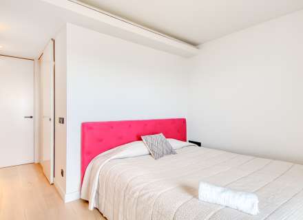 Apartment on the seafront. Avda De Rhodes30