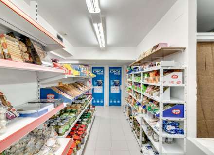 Local comercial a Figueres de 80 m² construïts ideal per a oficina o comerç.2