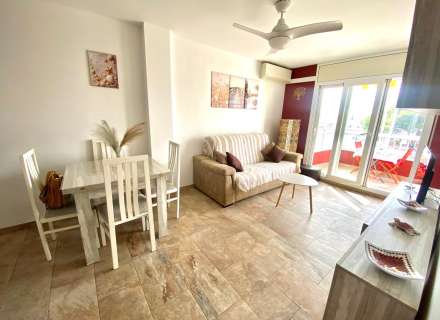 Apartament totalment reformat amb terrassa i vistes al canal a Empuriabrava5