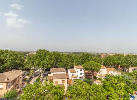 Busques un pis amb terrassa, llum natural i vistes a Figueres?12