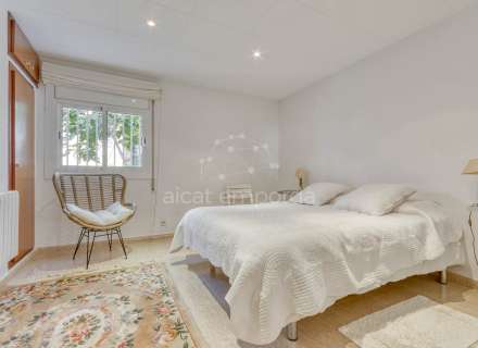 Gran apartament de 3 dormitoris amb boniques vistes a la muntanya a minuts de la platja.26