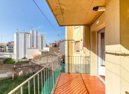 En la Plaza Creu de la Mà. Alquilado hasta Febrero de 2028. .21