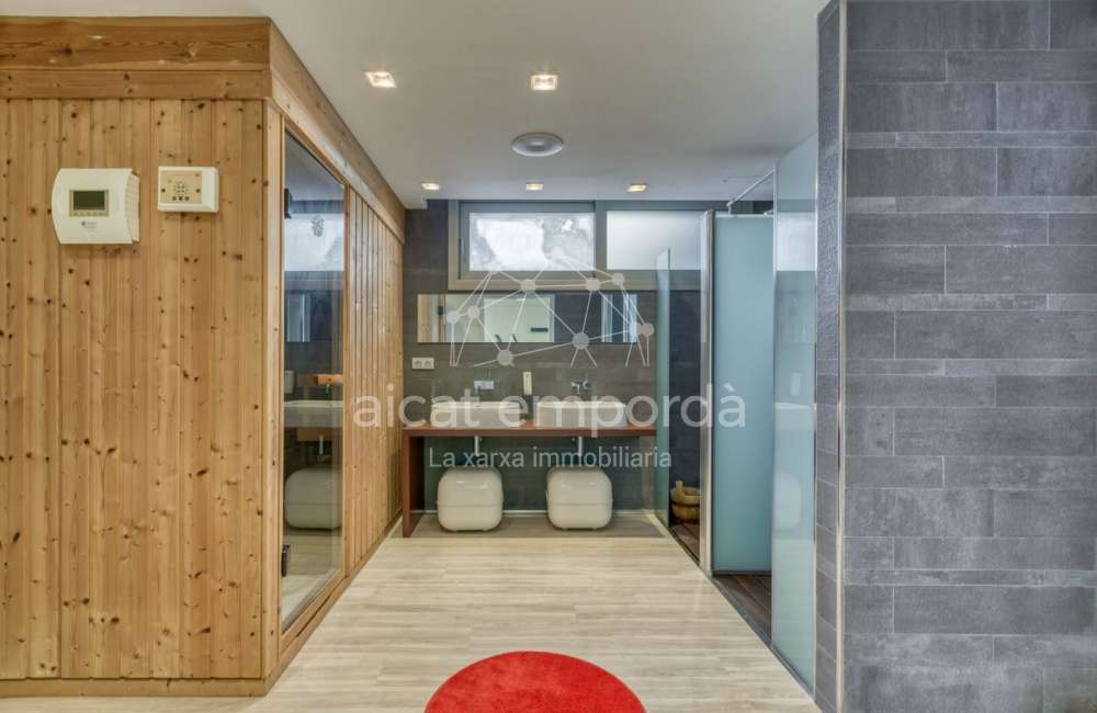 Casa de alto standing en La Jonquera: lujo entre montañas con piscina privada climatizada y vistas espectaculares48