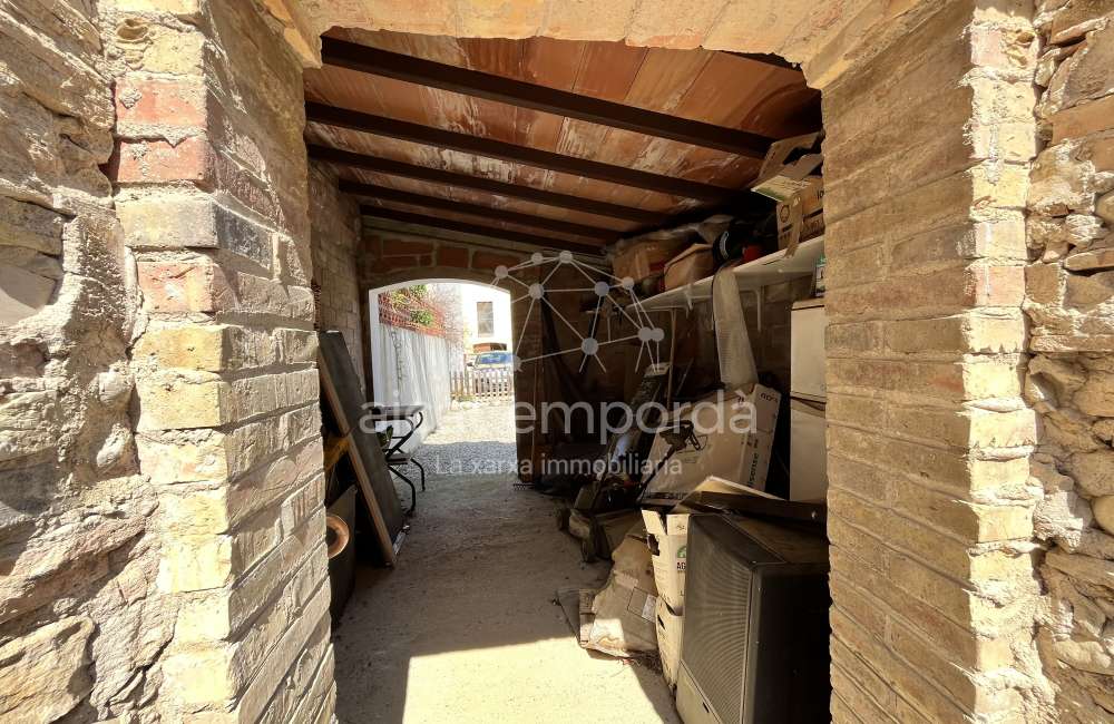 Maison moderne avec jardin et fort potentiel à Pontós.36