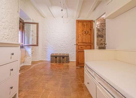 Busques una autèntica casa d’estil rústic en ple casc antic de Castelló d’Empúries?23