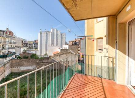 En la Plaza Creu de la Mà. Alquilado hasta Febrero de 2028. .20