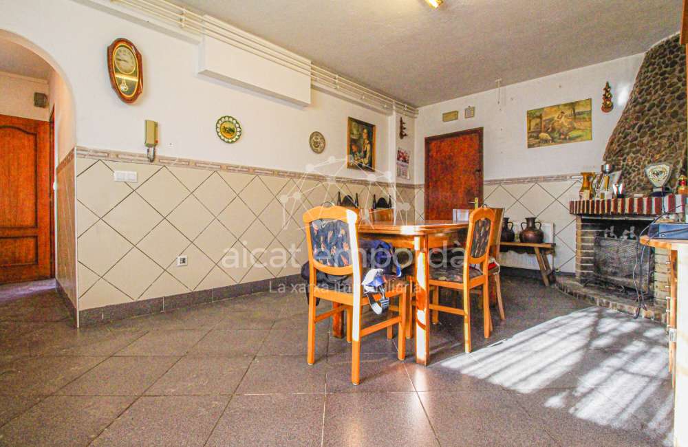Casa cantonera amb gran terrassa i garatge a Cabanes4
