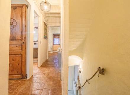 Busques una autèntica casa d’estil rústic en ple casc antic de Castelló d’Empúries?18