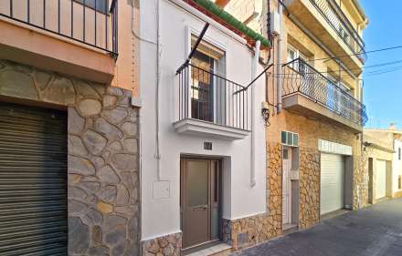 Maison de village entièrement rénovée au coeur de roses