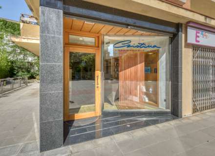 Oportunidad Local comercial a 200 metros del centro peatonal de Figueres ideal para despacho profesional.11