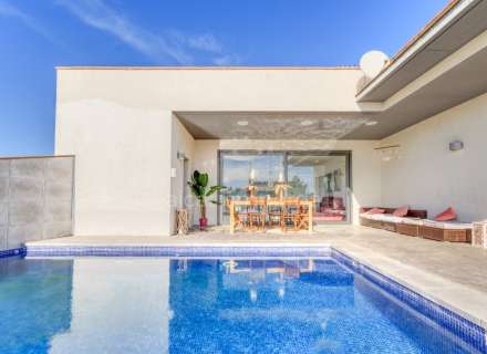 A Sta Llogaia privacitat, llum natural, espai a l’aire lliure... 396 m2 útils més 400 m2 de terreny 100% edificable.0