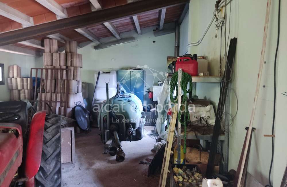 Terreny agrari de 20.144 m² amb caseta de 147 m² legalitzada.10