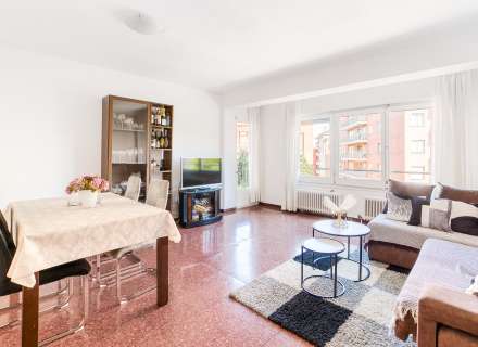 En la Plaza Creu de la Mà. Alquilado hasta Febrero de 2028. .0