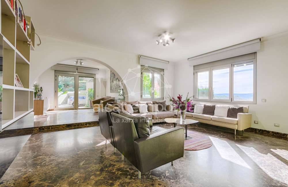 Casa de alto standing en La Jonquera: lujo entre montañas con piscina privada climatizada y vistas espectaculares8