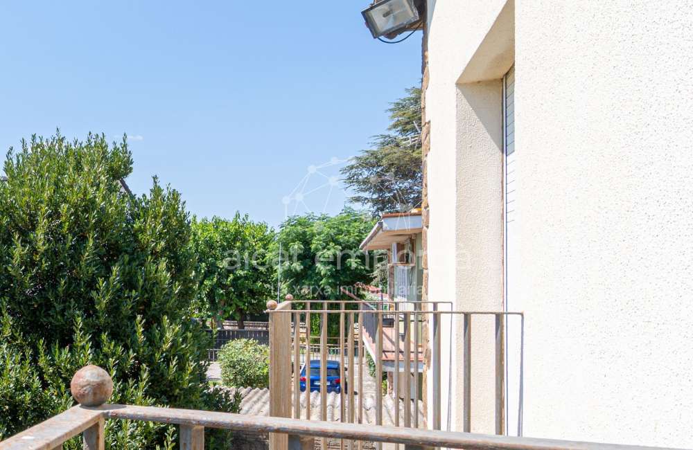 Maison/villa individuelle de style rustique, située à Bon Relax, à Sant Pere Pescador, à 1 km de la mer.33