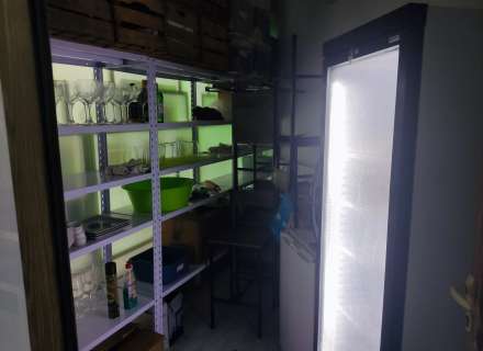 Oportunitat de local comercial a prop del mercat de Roses.2