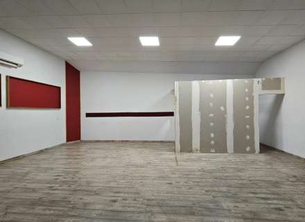 Nau de 700m2 a Hostalets de Llers30