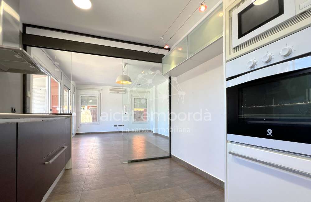 Excellente maison avec piscine privée dans un quartier très calme de Sant Pere Pescador.13