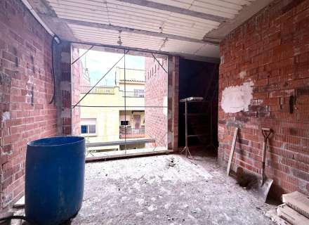 Casa adossada a reformar a Figueres amb projecte (C/Calçada de Tapis nº7).10