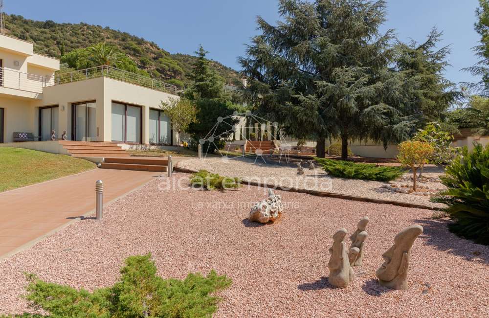 Magnífica casa moderna en Pau, ubicada en una zona tranquila y privada de la Costa Brava.5