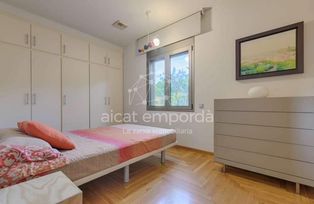 Casa de alto standing en La Jonquera: lujo entre montañas con piscina privada climatizada y vistas espectaculares37