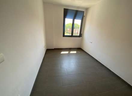 Apartament modern amb piscina comunitària i plaça d'aparcament.21