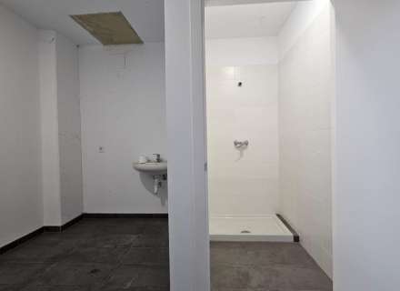 Nau de 700m2 a Hostalets de Llers11