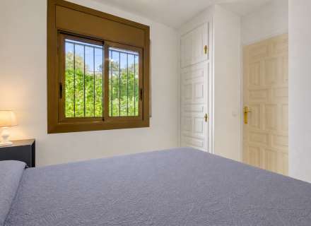 Vous recherchez un endroit paisible à Roses, proche de la nature et réunissant tout le confort nécessaire pour en profiter tout au long de l'année ? Cet appartement mérite votre attention.13
