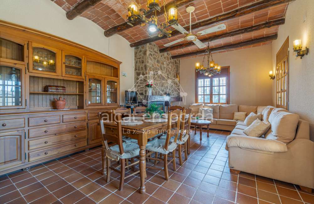 Maison/villa individuelle de style rustique, située à Bon Relax, à Sant Pere Pescador, à 1 km de la mer.6